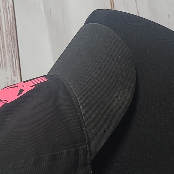 Skull with Bow cap - Picture 2 of 4